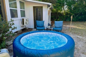 Down By The Bay w Hot Tub, 2 Blocks 2 Beaches, Game Room, Reading Nook, Dog-Friendly, Historic Charm